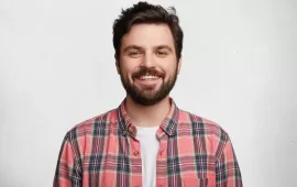 young-bearded-man-with-striped-shirt